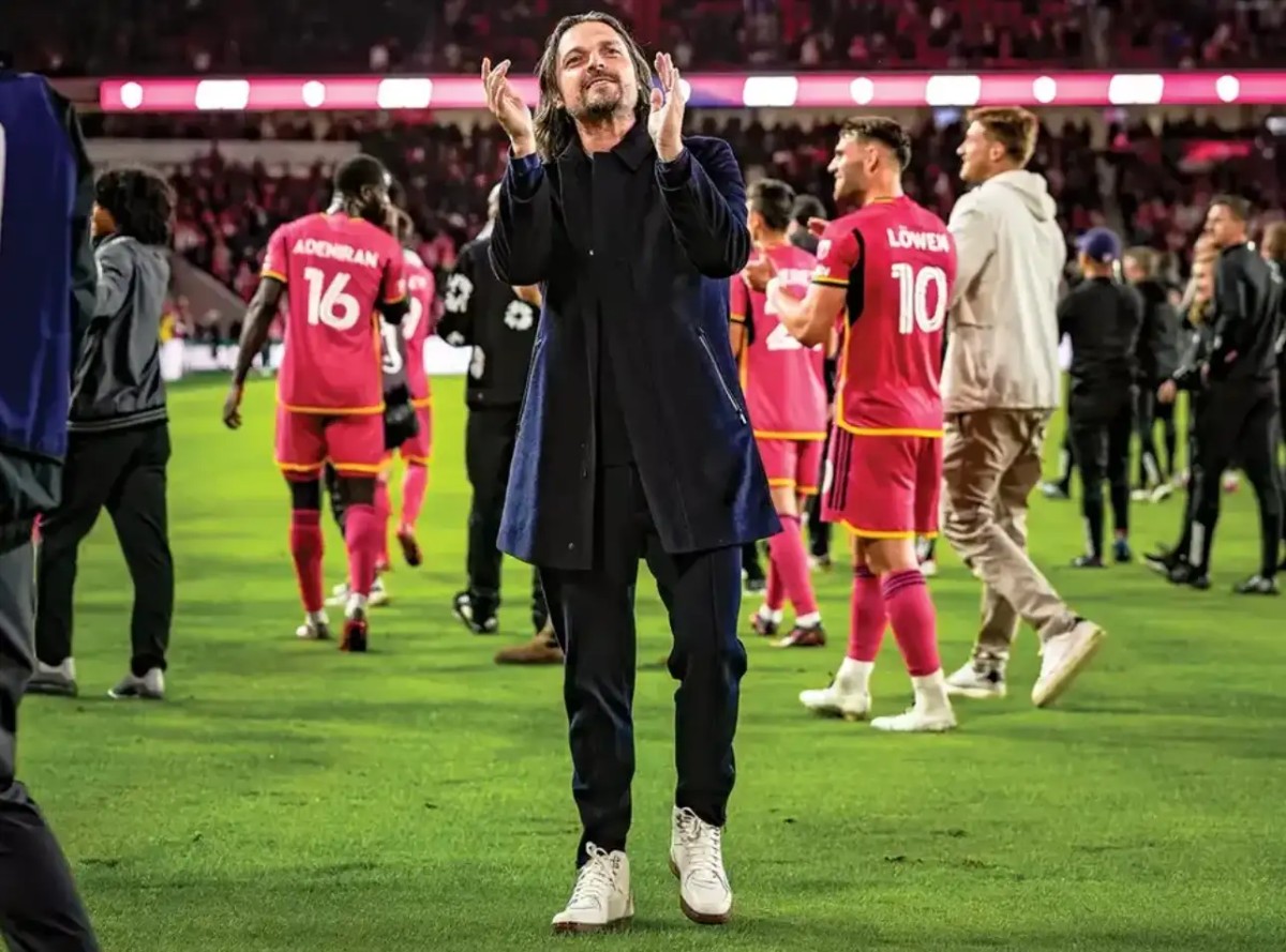 世界足坛最离谱的球员,走遍六大洲,三次被宣布死亡。